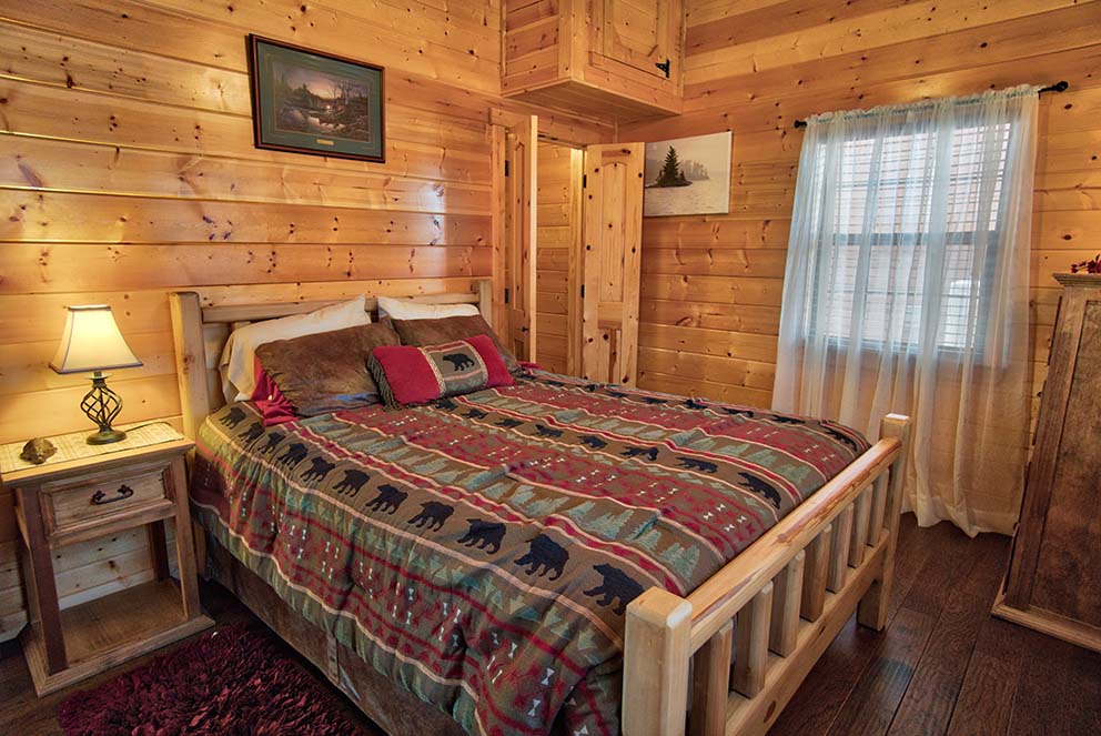 Smokey Bear Cabin | Leland's Cabins | Medium Sized Cabins